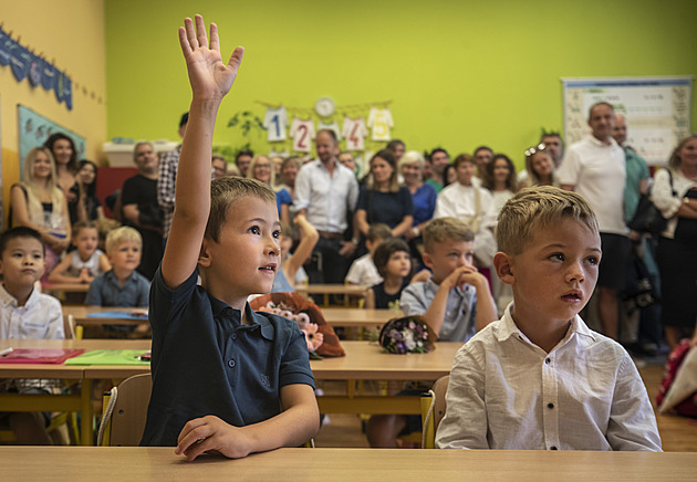 Začal nový školní rok. Prezident Pavel přivítal prvňáčky v Pečkách