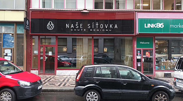 Místo výkladní síně lokálních výrobců asijské potraviny. Ruší se ambiciózní projekt