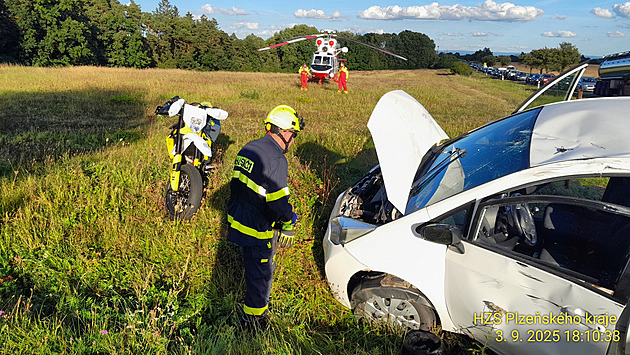 Dvě ženy vážně zranila na Plzeňsku srážka osobního auta a motocyklu