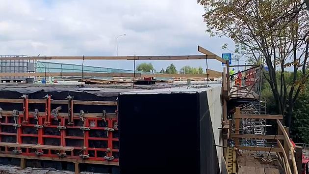 Ostravská dopravní kalvárie na Rudné v půlce, provoz se převede na opravené strany