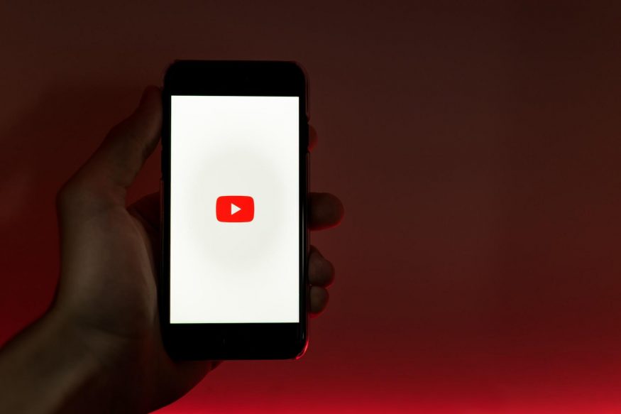 Přehrávání na pozadí zdarma a pro všechny? Microsoft má způsob, jak ušetřit za YouTube Premium