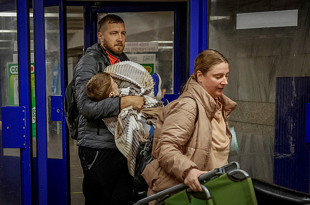 Rusové zaútočili rojem dronů na Kyjev i Záporoží, zasáhli školku a obytný dům