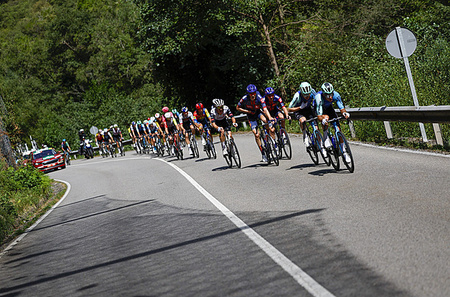 Vuelta ONLINE: Vinea s Otrubou pohltila početná skupina, balík je ale stále blízko