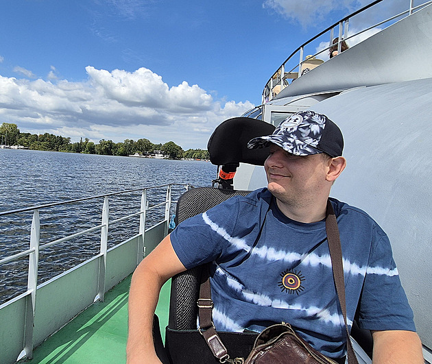 Chtějí lepší život, ale pojišťovny odmítají platit drahou léčbu. Naději přináší soud