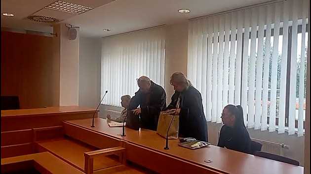 Chtěl zpátky do výcviku, hájí se vojenské zdravotnice souzené za smrt studenta