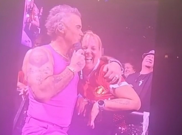 Robbie Williams zpíval jenom pro ni. Voní jako superstar, říká fanynka z Jablonce