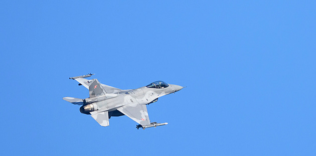 Polský vzdušný prostor narušily drony, Varšava nařídila jejich sestřelení