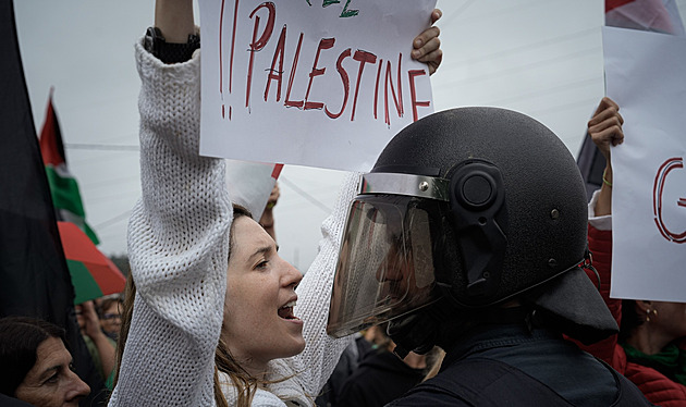 Když Vuelta krvácí. Závod i jezdci jsou rukojmími aktivistů. Co se stane příště?