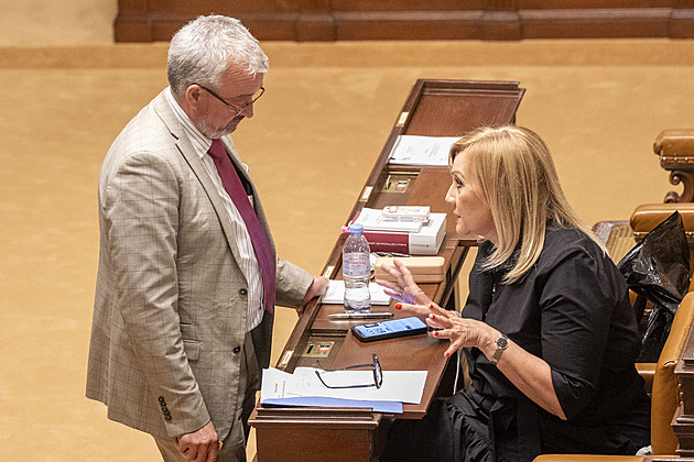 Poslanci schvalují návrhy vrácené Senátem. Jde i o zaměstnanecké benefity