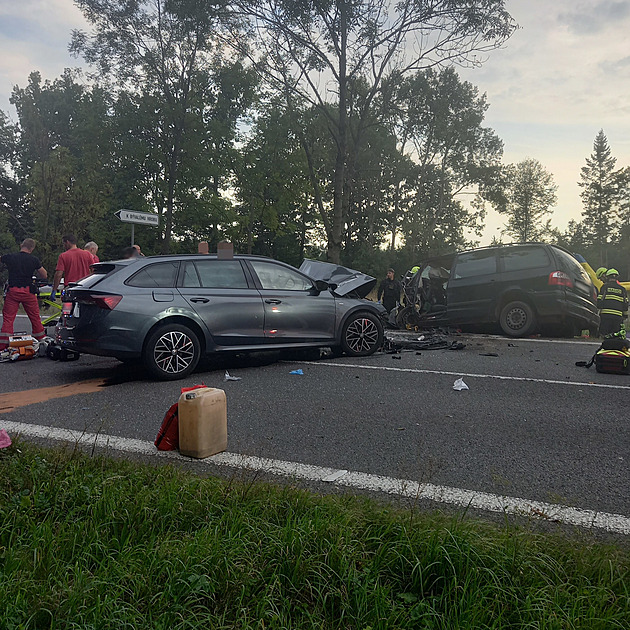 Nehoda s čtyřmi mrtvými. Cizinci jeli nepřipoutaní, do cesty jim vjelo jiné auto