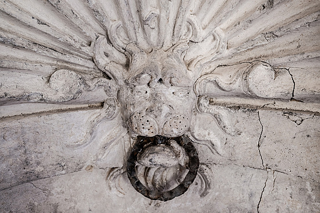 Konírna jako luxusní garáž. V jičínském zámku objevili niky na uvazování koní