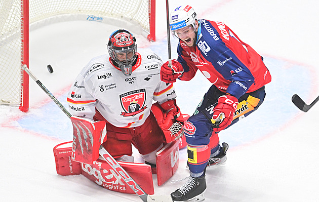 ONLINE: Šest ku jedné, Pardubice drtí Hradec. S chutí pálí i Třinec, Liberec tápe