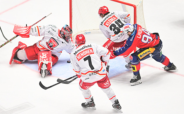 ONLINE: Pod debakl Hradce se podepisuje také Lauko. Třinec rozprášil Olomouc