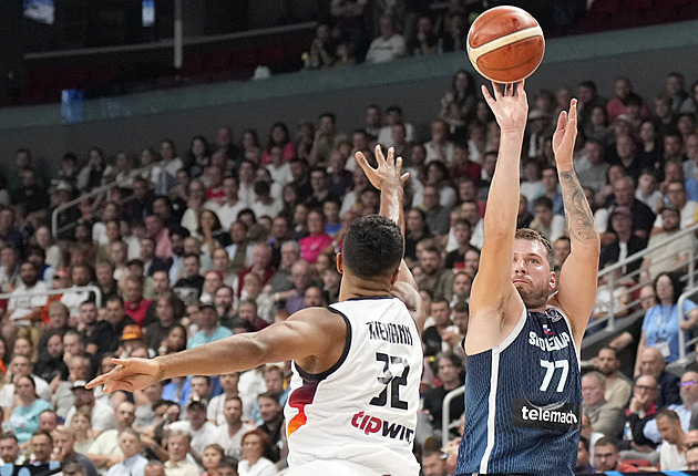 Němci přečkali Dončičovo vzplanutí, v semifinále je vyzve překvapení z Finska