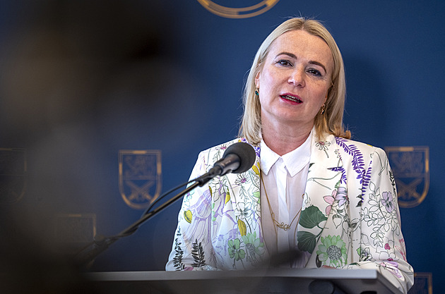 Černochová bilancuje čtyři roky v čele obrany. Podepíše se také nákup Leopardů