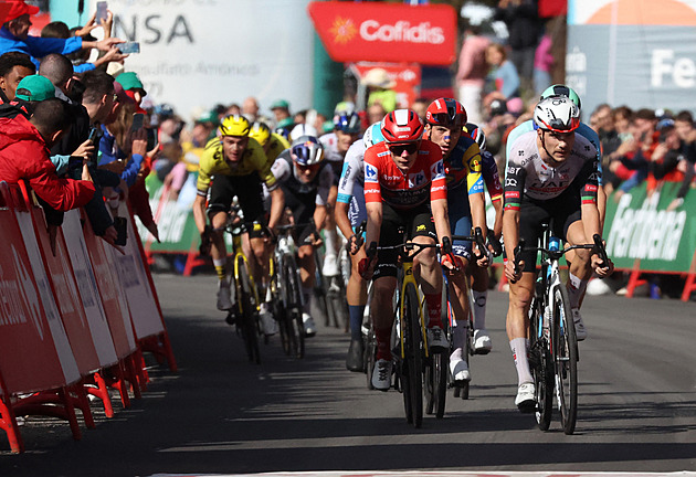 Lídr se prémie zříká, dostane ji tým. Jak se dělí peníze na Vueltě či na Tour