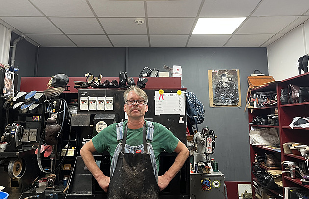 Nájem, nechuť i narkomani. Po pětadvaceti letech zavírá opravna obuvi na Andělu