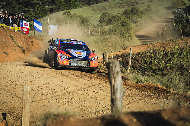 Chilskou rallye vede po první etapě Fourmaux, v potížích Rovanperä i Tänak