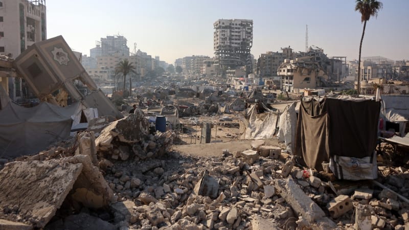 Gaza v troskách: Izrael srovnal se zemí stovky budov, zachycují unikátní satelitní snímky