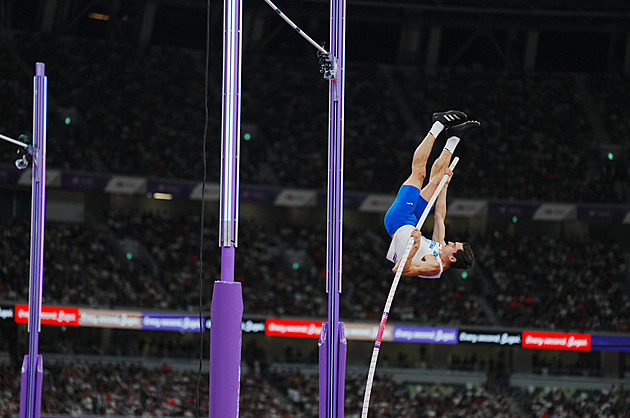 MS v atletice ONLINE: Tyčkaři Ščerba a Holý končí, Staněk bojuje ve finále