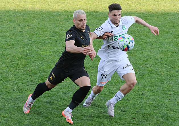 ONLINE: Slavia - Karviná 0:0, před Ligou mistrů hrají Prekop, Zmrzlý i Hašioka