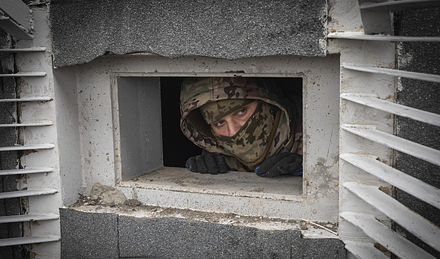 Rusové prolézají na Ukrajinu potrubím. Využívají i skútry, cesta trvá čtyři dny