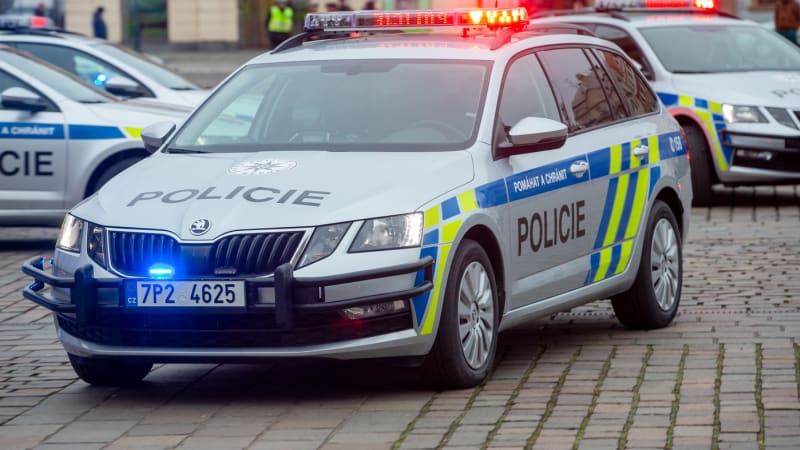 Stopa v případu ricinových výhrůžek: Policie pátrá po identitě lidí na snímcích