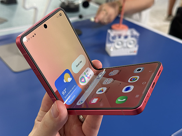 Stylové véčko, které muselo ukvapeně zlevnit. Test Samsungu Galaxy Z Flip 7