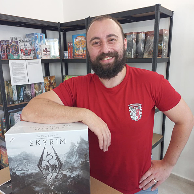 Dostihy a sázky jsou přežitek, myslí si nadšenec. V Budějovicích otevřel hernu