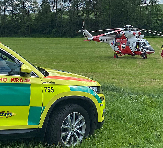 Na motokrosovém okruhu na Plzeňsku se vážně zranil jezdec, převážel ho vrtulník
