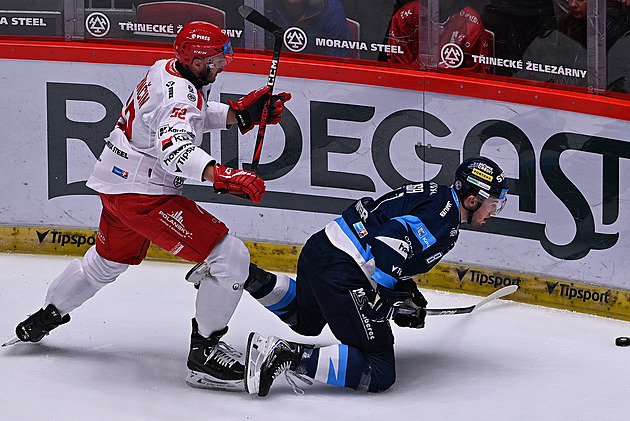 Třineckou výhru nad Libercem ke konci třetí třetiny vystřelili obránci