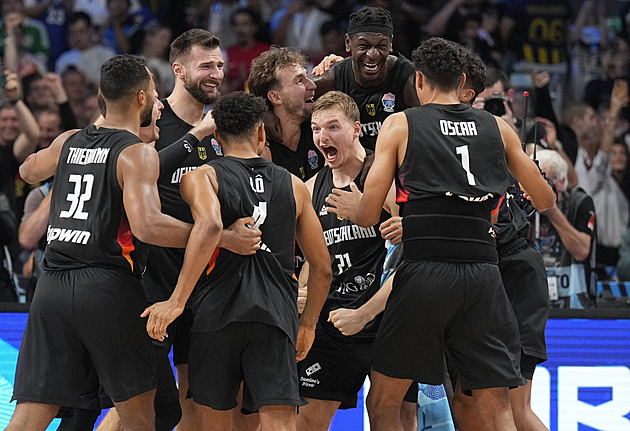 Němci jsou mistři. Ke světovému titulu přidali zlato z EuroBasketu