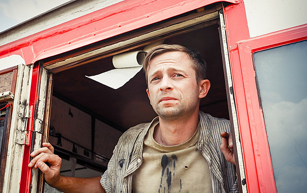 AI může hercům paradoxně pomoct, ale dabing asi zanikne, míní Lukáš Příkazký