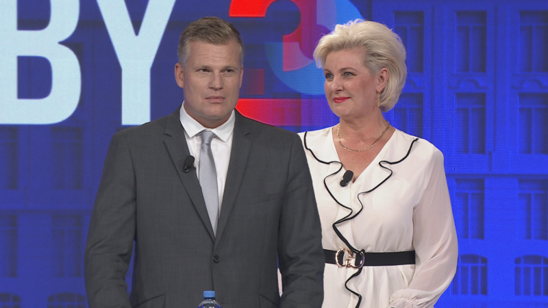 ON-LINE: Čínské peníze se dostaly k Pirátům i do STAN, tvrdí Turek. Kovářová ho okřikla, přidal se i Bartoš