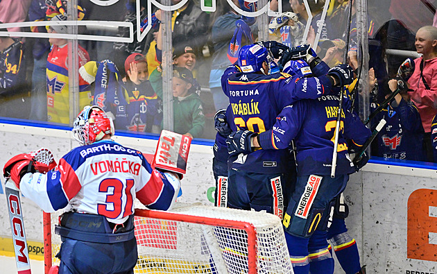 ONLINE: Gólová přestřelka v Hradci. Sparta, Pardubice i Třinec prohrávají