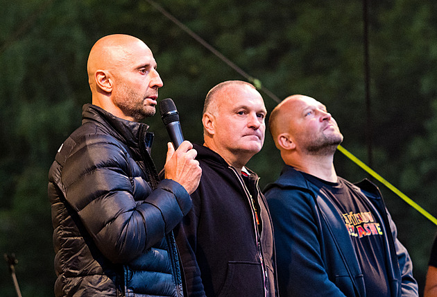 Záchranář Ručinský: Pro miliardáře je hokej složitější než fotbal