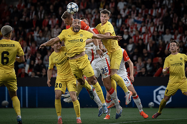 ONLINE: Slavia - Bodö/Glimt 1:0, penalta pro hosty, ve vápně fauluje Mbodji