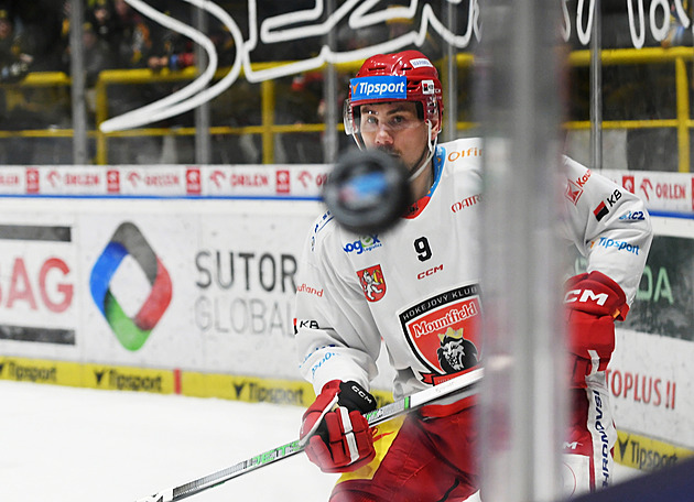 Po výhře pád na dno. Sledovat tabulku je teď zbytečné, uklidňuje hradecký kapitán