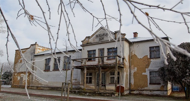 Kraj odmítl slíbené miliony, dům na počest autora hymny bude chátrat dál