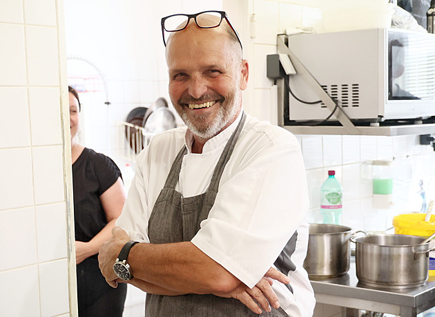 Na Čertovce už vaří čerstvé jídlo, při natáčení Ano, šéfe! vyklidili mrazáky