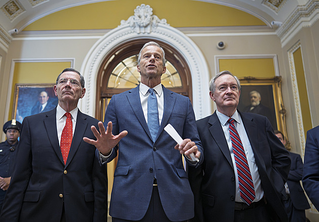 Republikáni změnili pravidla a prosadili do funkcí 48 Trumpových lidí najednou