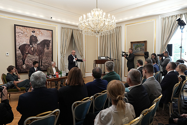 Poslední slova TGM. Na zažloutlých listech je asi anglický text, zkoumají ho experti