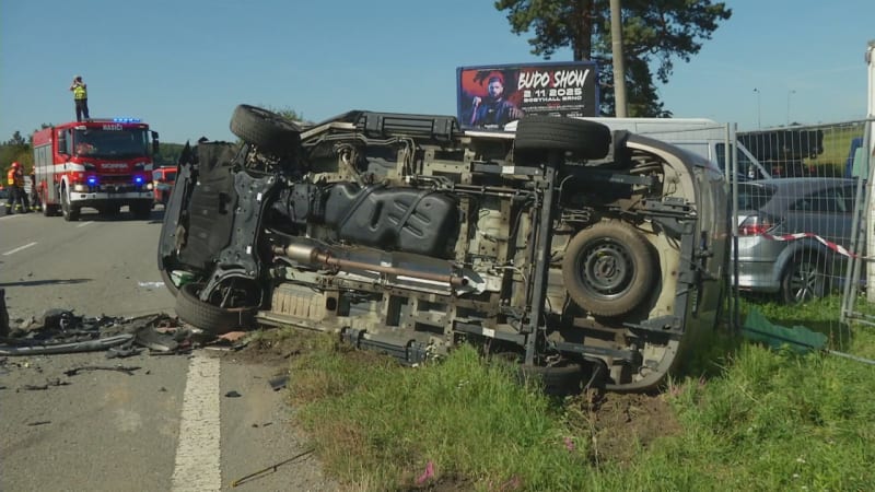 Tragická nehoda na Brněnsku: Jeden mrtvý a dva zranění po srážce dodávky a vozu autoškoly