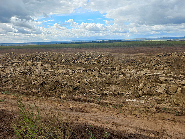 Firma narazila při stavbě D35 u Litomyšle na skálu. Geologové s masivem nepočítali