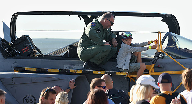 Všechny novinky armády na jednom místě. Prezident Pavel zahajuje Dny NATO