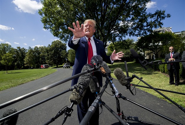 Novináře v USA nově kontrolují Trumpovy úřady. Informace budou „schvalovat“