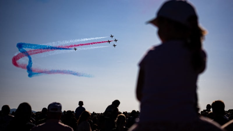 OBRAZEM: Akrobatické show, F-35 a bombardér v akci. Dny NATO přilákaly stovky tisíc lidí