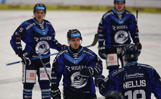 ONLINE: Kometa ztrácí v Hradci, Vítkovice vedou nad Spartou. Lídr hostí Třinec