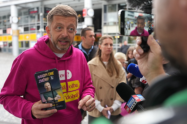 Už je to za hranou, zhodnotil Rakušan počínání Izraele. Rozdával letáčky Pirátů