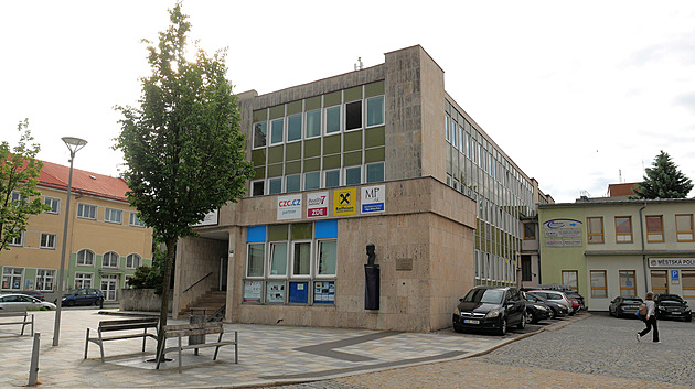 Žďár promění další budovu v centru, socialistický úřad připomene rodáka